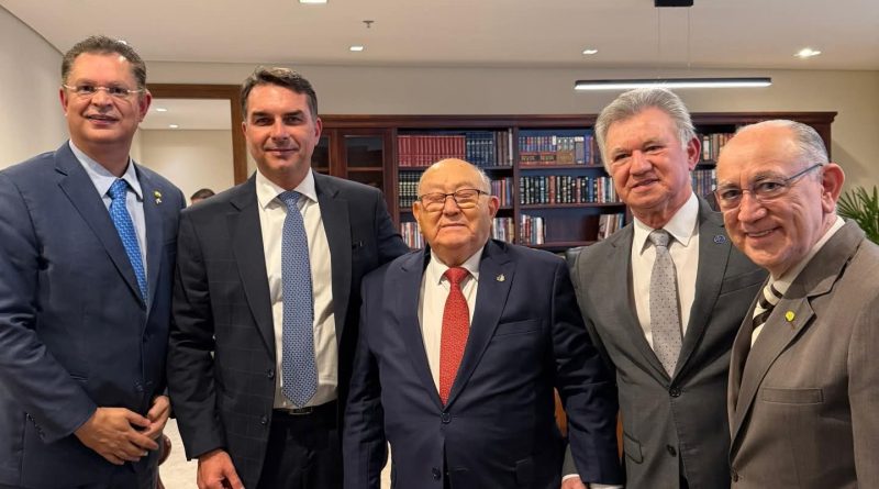 Pastor José Wellington Bezerra da Costa,recebeu o Pré candidato à presidência Flávio Bolsonaro