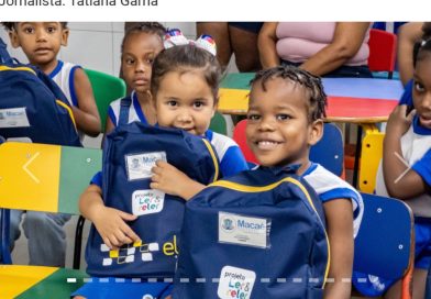 Macaé inicia entrega de mochilas literárias