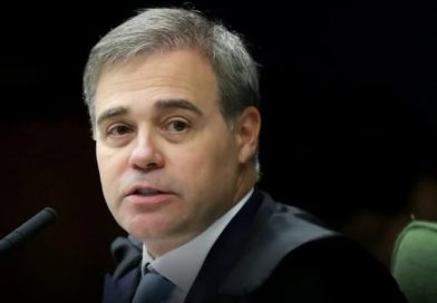 O ministro André Mendonça, indicado ao STF por Jair Bolsonaro, foi sorteado nesta terça-feira (7/4) como relator da queixa-crime do ex-presidente contra o deputado André Janones (Rede-MG).