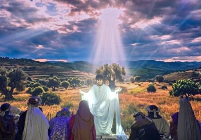 Abertura da Semana Santa emociona público com estreia do “Auto Paixão de Cristo”