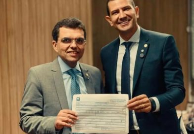 Chico Machado assina a filiação ao PL, e assume o posto de cabo eleitoral de Douglas e Flávio Bolsonaro em Macaé