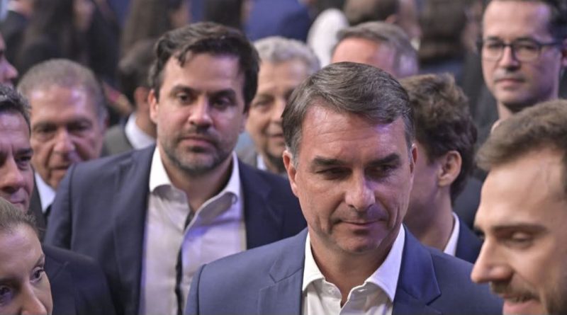 Faltando cinco dias para a eleição, o candidato à Presidência Flávio Bolsonaro (PL) participou de encontro em SP